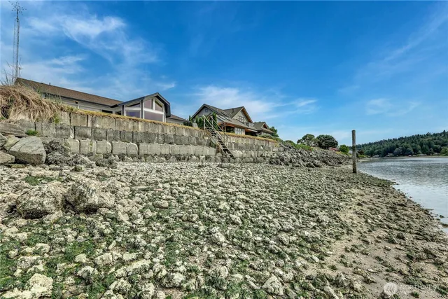 a view of a pathway of a building