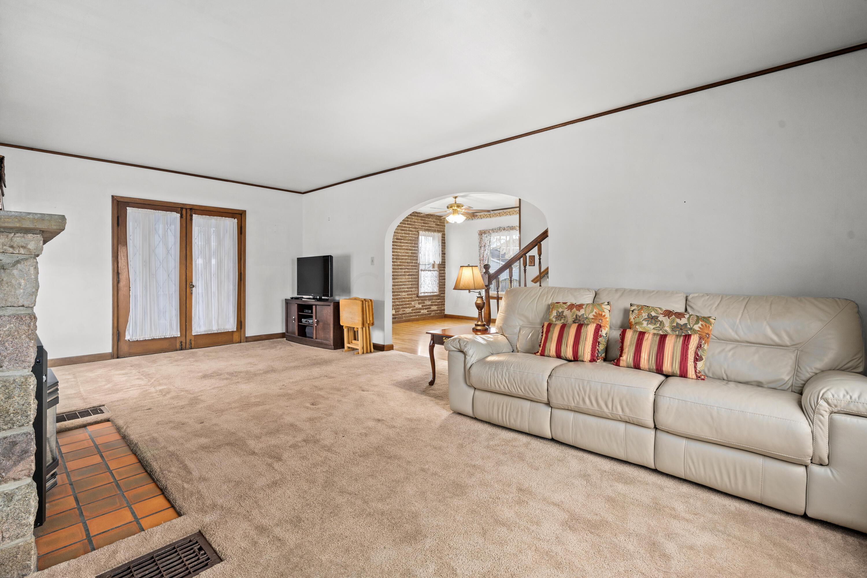 999 South Remington Road Columbus, OH 43209 - Photo 6 of 58 6