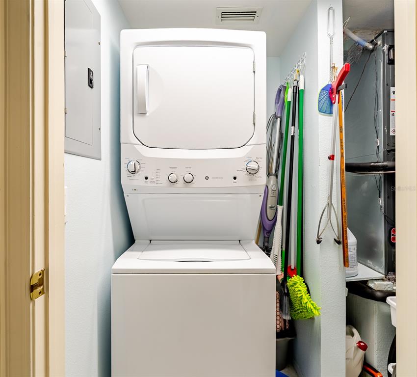 2296 Monaco Lane, Unit 8 Clearwater, FL 33763 - Photo 11 of 28 a utility room with dryer and washer