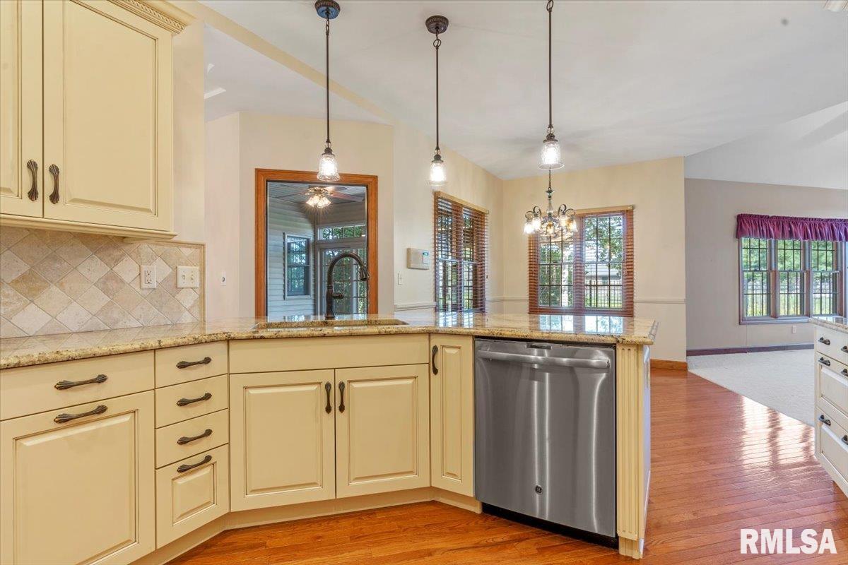 26 Georgetowne Road Sherman, IL 62684 - Photo 8 of 44 Gallery Image 8