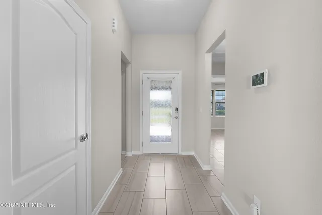 a view of empty room with window