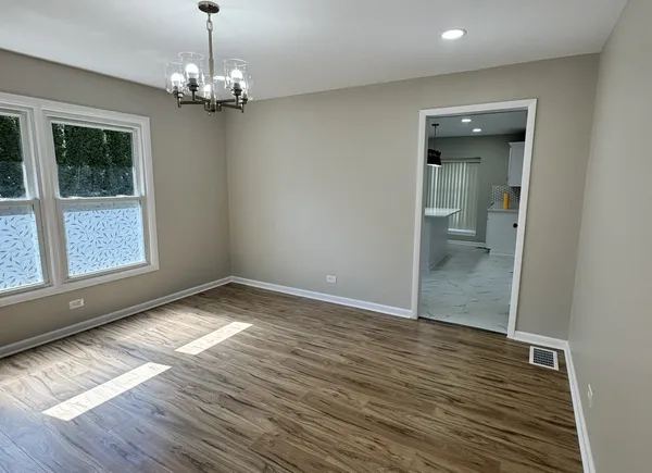 $649,900 | 940 Tanglewood Drive, Wheeling, IL 60090