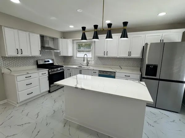$649,900 | 940 Tanglewood Drive, Wheeling, IL 60090