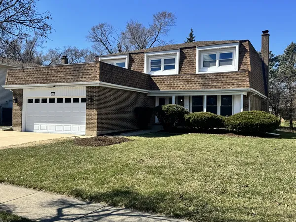 $649,900 | 940 Tanglewood Drive, Wheeling, IL 60090