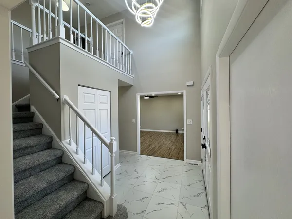 $649,900 | 940 Tanglewood Drive, Wheeling, IL 60090