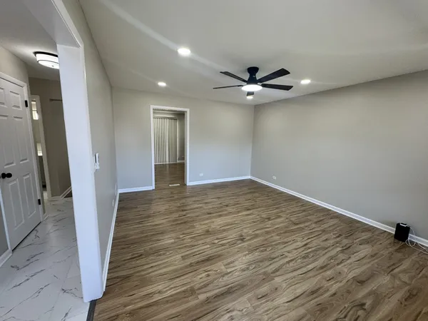 $649,900 | 940 Tanglewood Drive, Wheeling, IL 60090