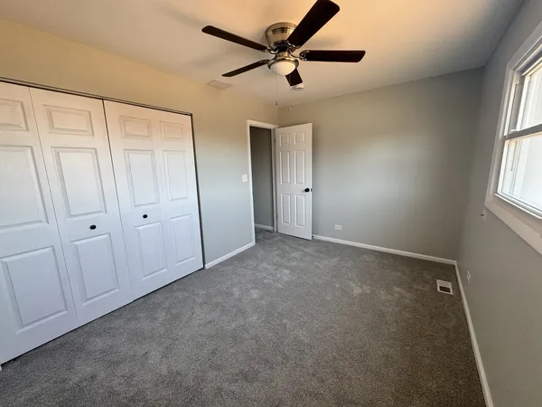 $649,900 | 940 Tanglewood Drive, Wheeling, IL 60090