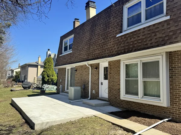 $649,900 | 940 Tanglewood Drive, Wheeling, IL 60090