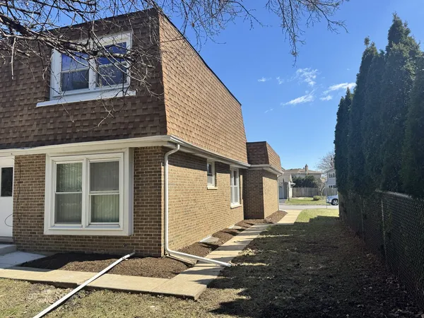 $649,900 | 940 Tanglewood Drive, Wheeling, IL 60090