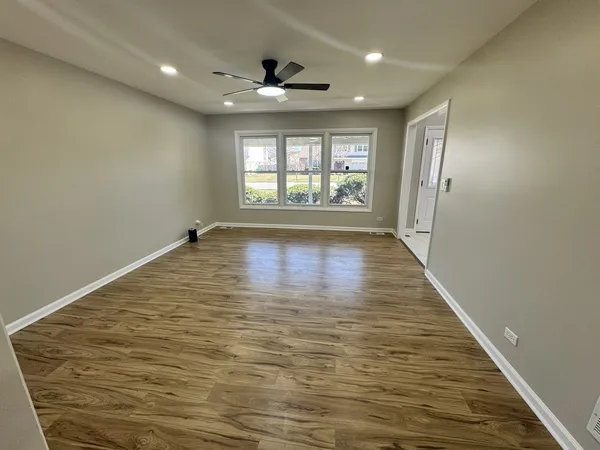 $649,900 | 940 Tanglewood Drive, Wheeling, IL 60090
