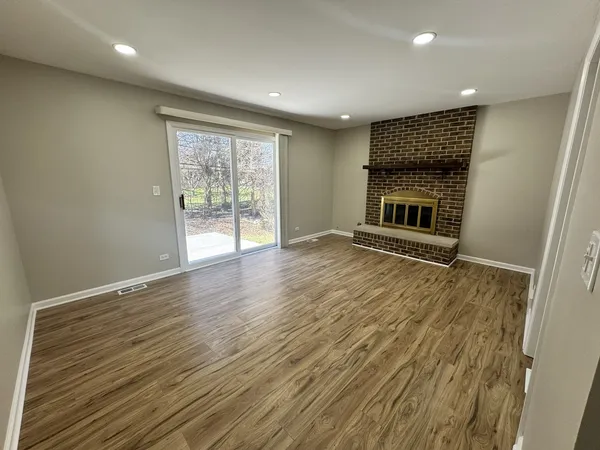 $649,900 | 940 Tanglewood Drive, Wheeling, IL 60090