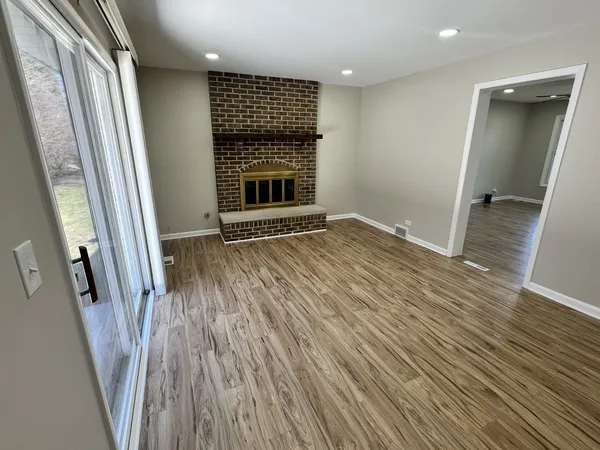 $649,900 | 940 Tanglewood Drive, Wheeling, IL 60090