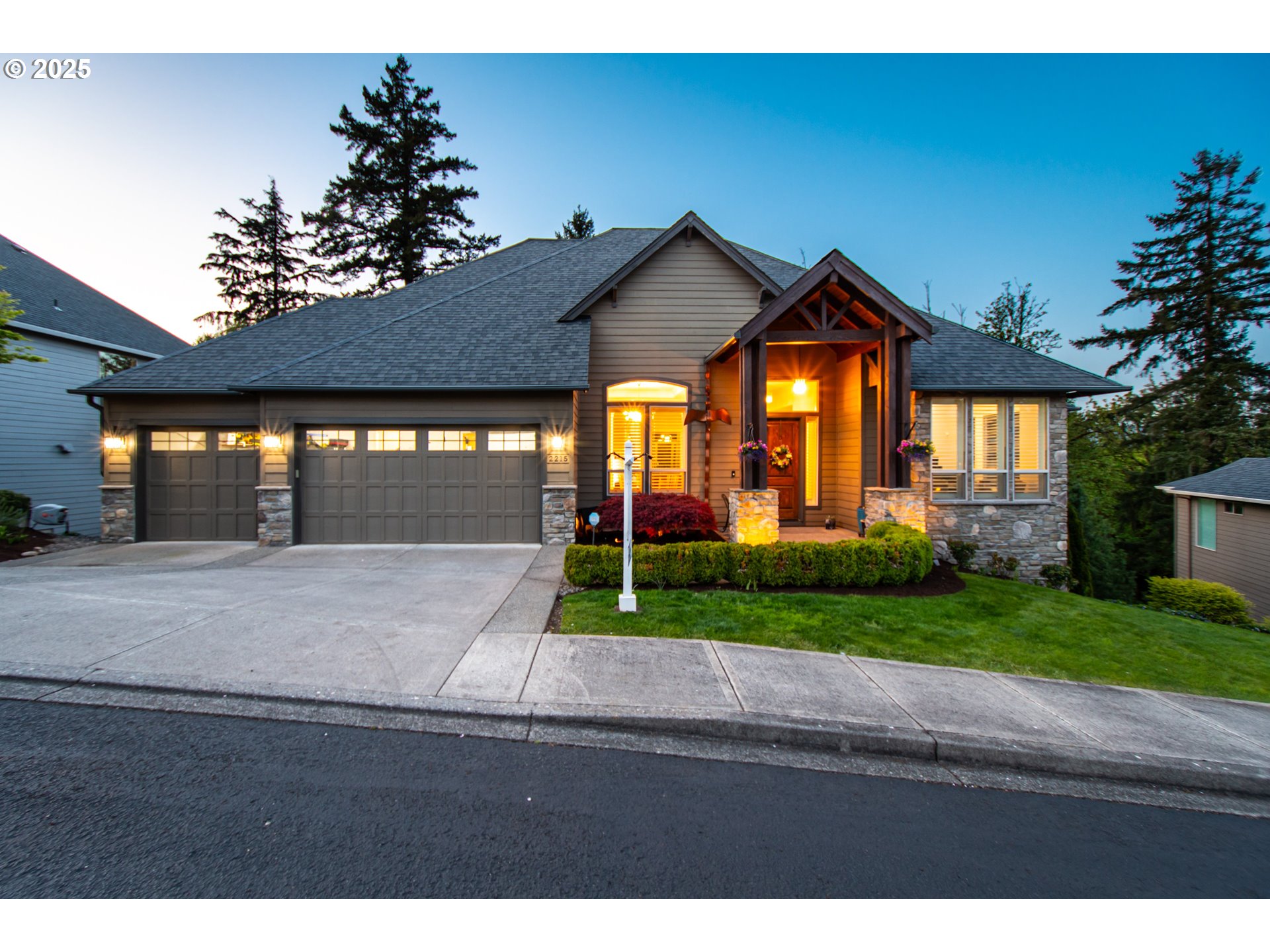 a view of house and outdoor space