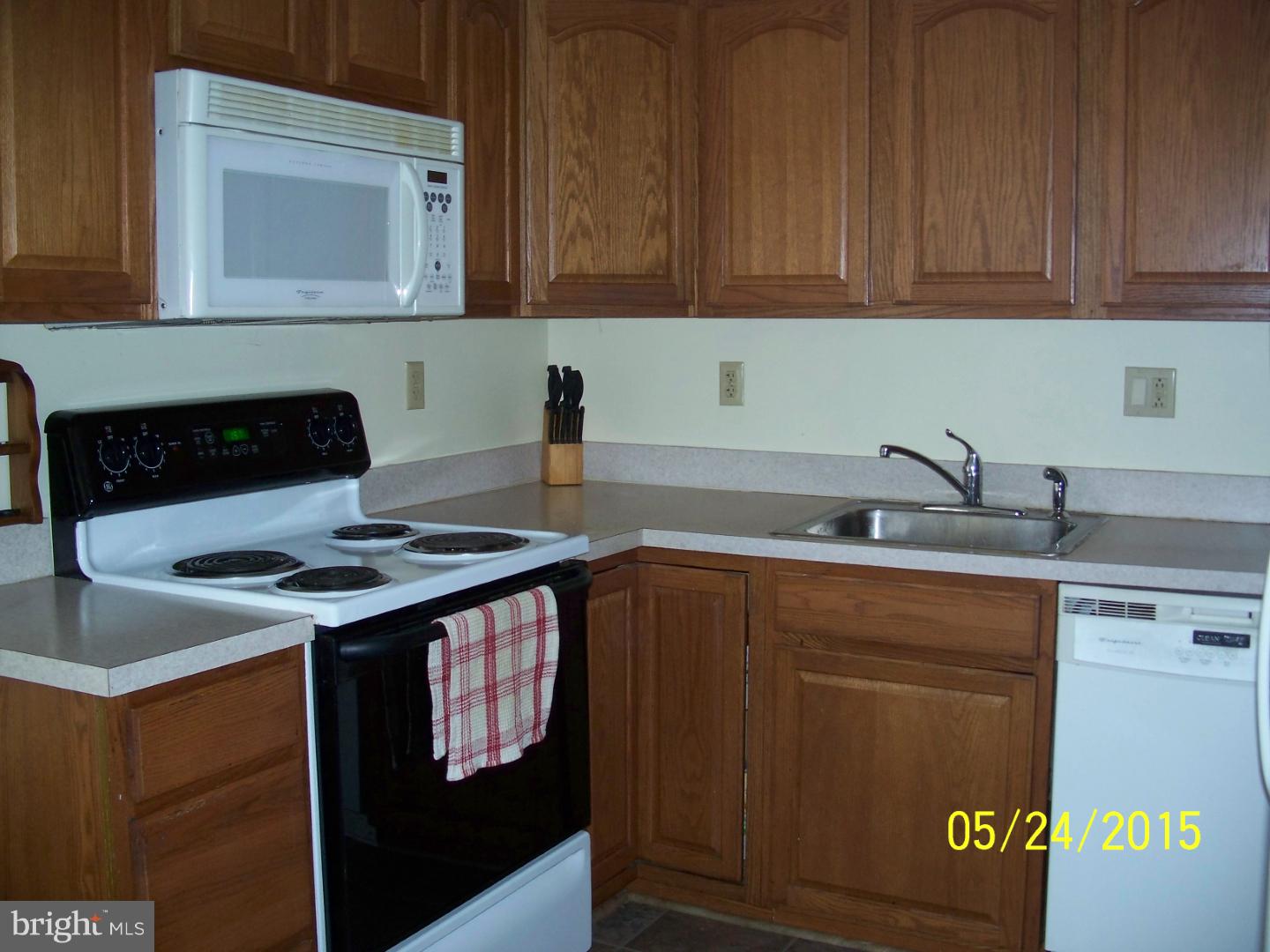 28 Margin Road Levittown, PA 19056 - Photo 5 of 25 Gallery Image 5
