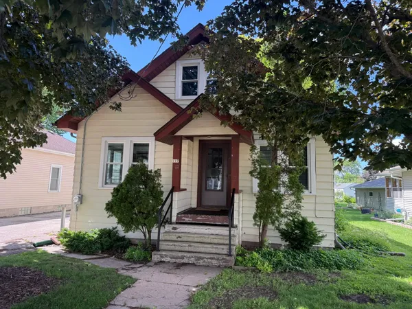 $194,900 | 117 West 23rd Avenue, Oshkosh, WI 54902