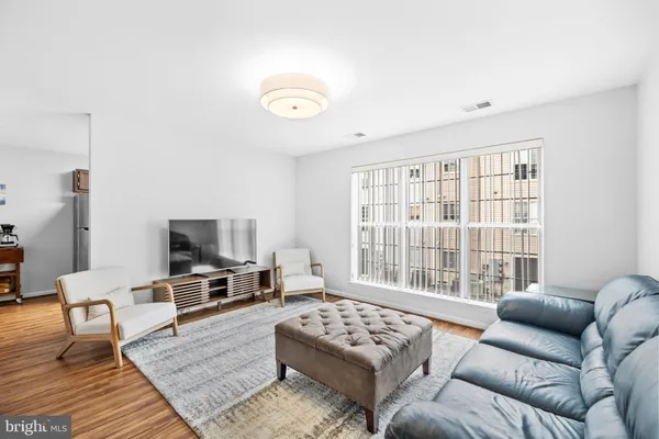 $2,300 | 1130 Huntmaster Terrace Northeast, Unit 201, Leesburg, VA 20176