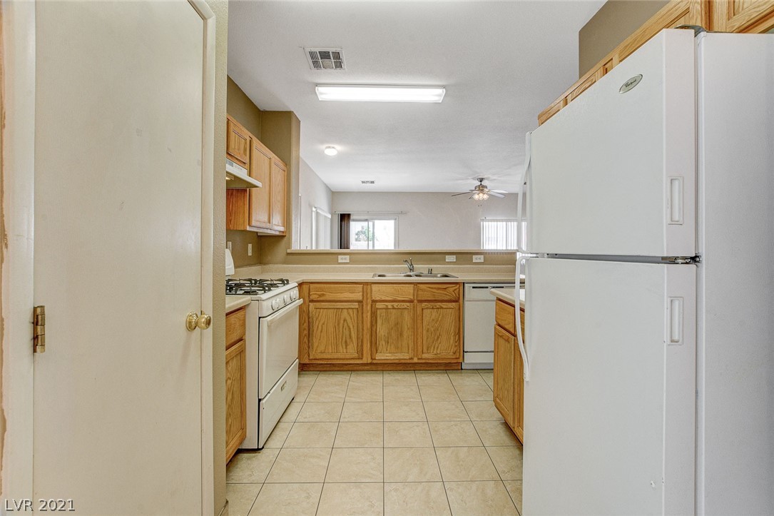 5488 Stacked Chips Road, Unit 103 Las Vegas, NV 89122 - Photo 6 of 27