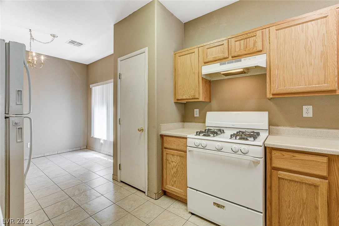 5488 Stacked Chips Road, Unit 103 Las Vegas, NV 89122 - Photo 7 of 27