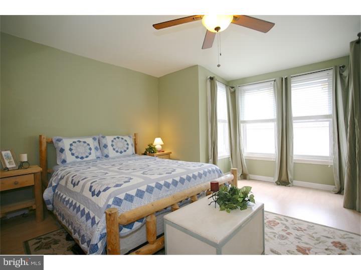 202 Rochelle Avenue Philadelphia, PA 19128 - Photo 14 of 20 Bedroom - Main