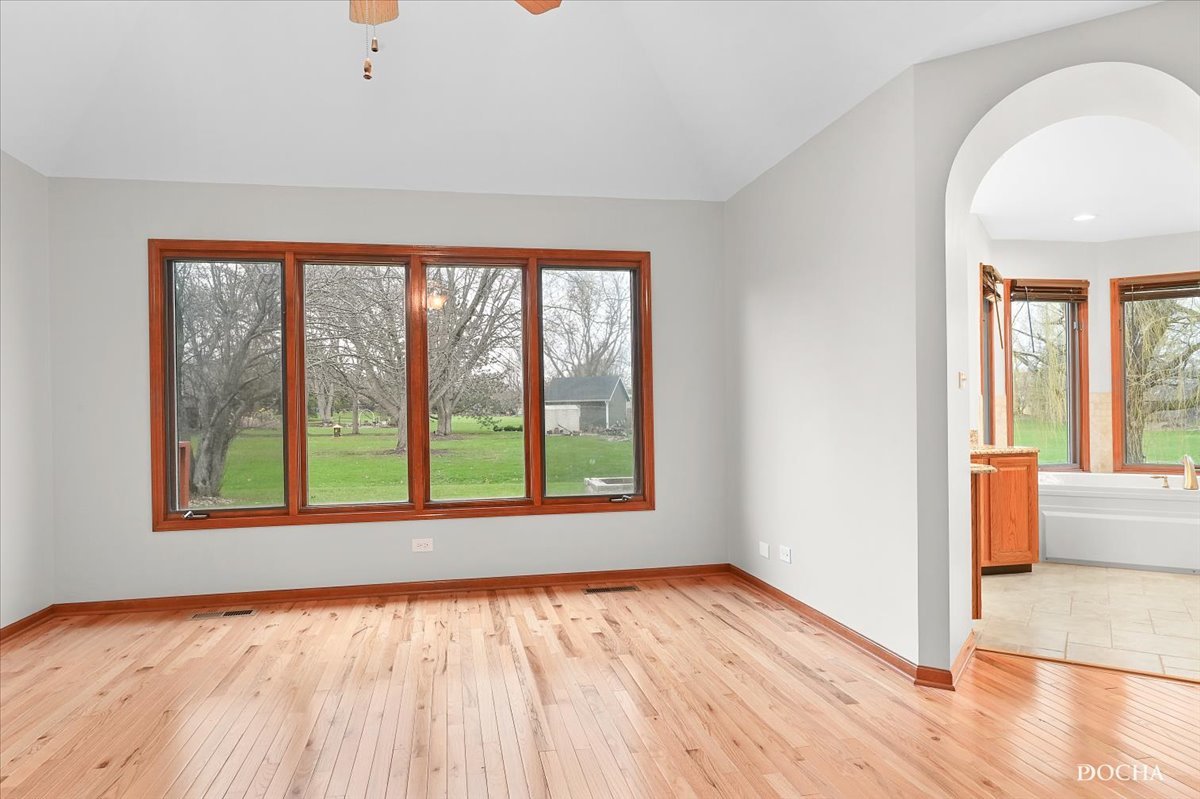 9638 Book Road Naperville, IL 60564 - Photo 23 of 44 a view of an empty room and window