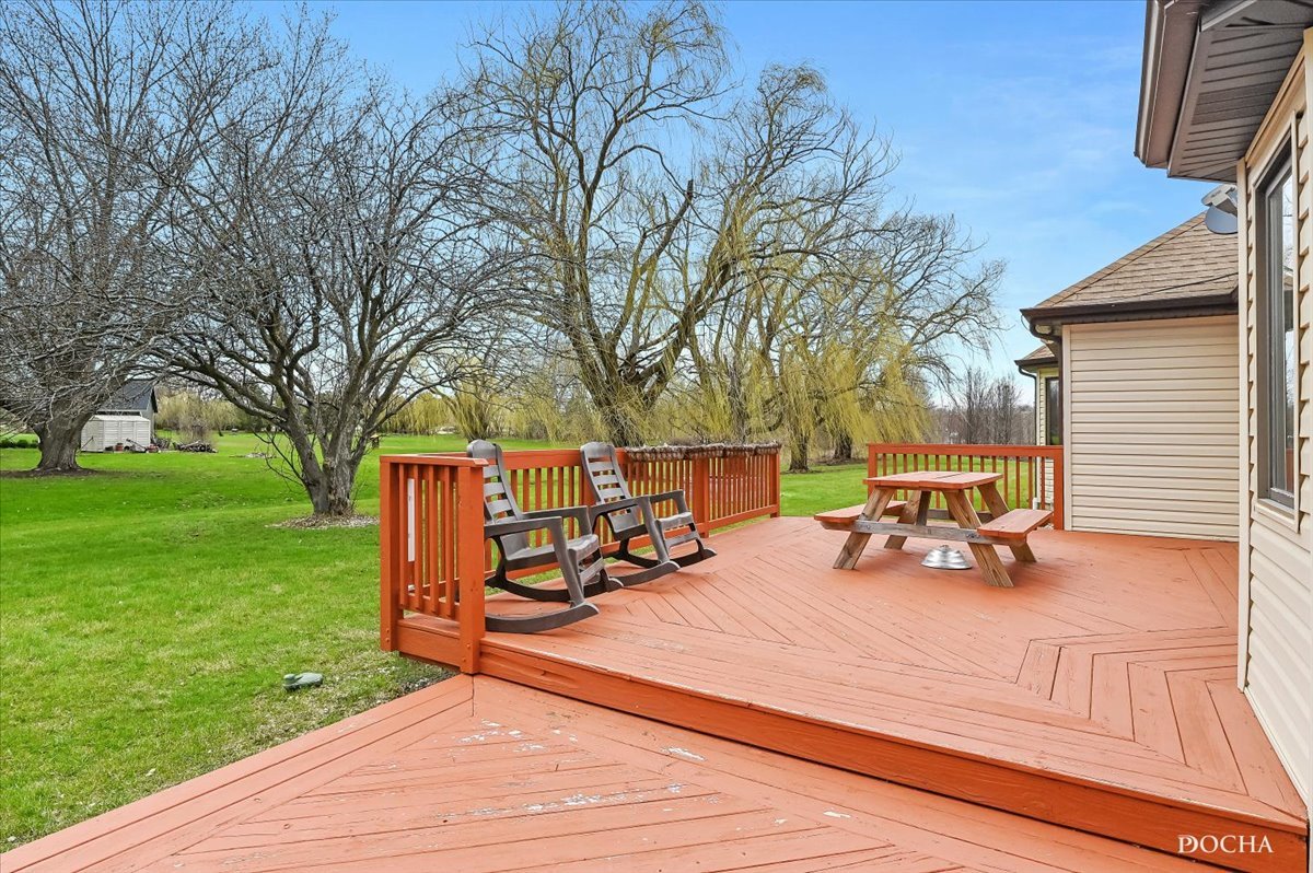 9638 Book Road Naperville, IL 60564 - Photo 40 of 44 a view of a park with chairs