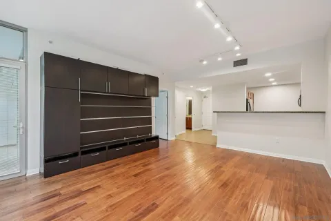 $459,900 | 206 Park Boulevard, Unit 307, San Diego, CA 92101