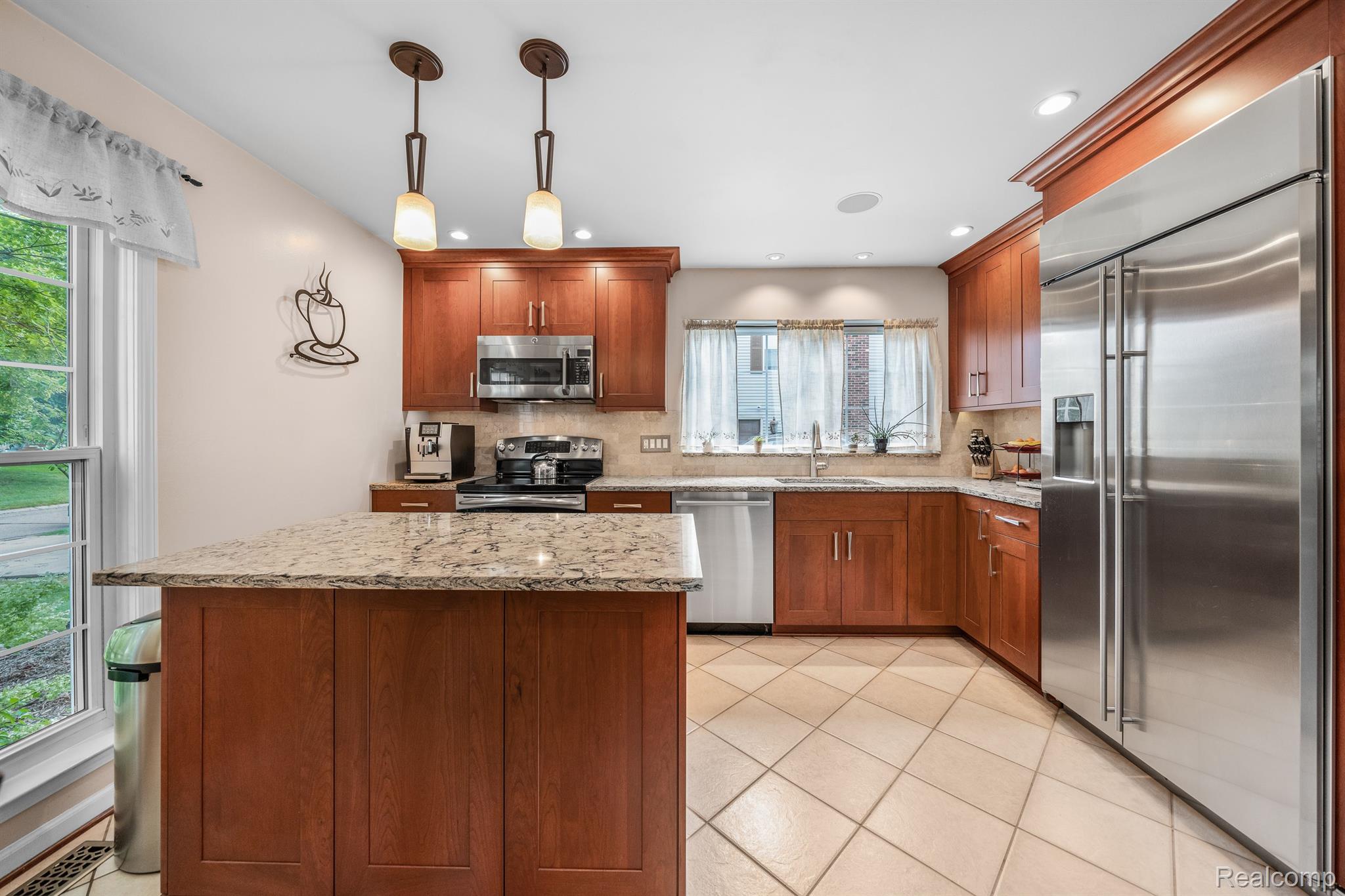 35937 Fredericksburg Road Farmington, MI 48331 - Photo 6 of 38