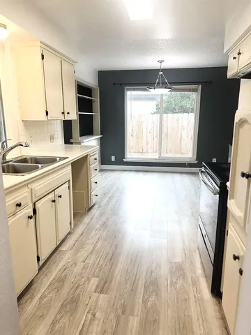 $389,000 | 698 West Donner Avenue, Clovis, CA 93612