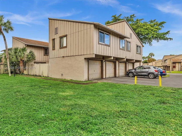 $1,950 | 5710 Northwest 21st Street, Unit 36B, Lauderhill, FL 33313