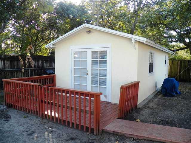 1308 Southwest 25th Avenue, Unit REAR Fort Lauderdale, FL 33312 - Photo 1 of 7 Exterior Front