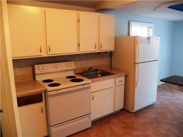 1308 Southwest 25th Avenue, Unit REAR Fort Lauderdale, FL 33312 - Photo 3 of 7 Kitchen