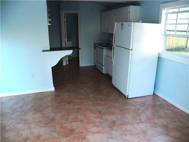 1308 Southwest 25th Avenue, Unit REAR Fort Lauderdale, FL 33312 - Photo 4 of 7 Living Room