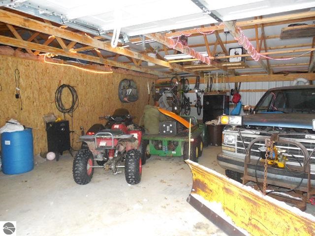 938 South Castor Road Shepherd, MI 48883 - Photo 15 of 25 1828221-15.JPG