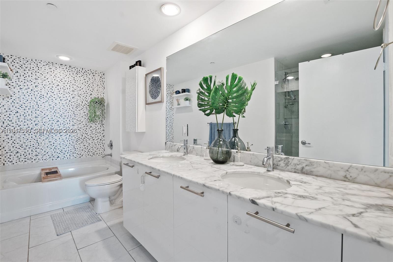 951 Brickell Avenue, Unit 3207 Miami, FL 33131 - Photo 16 of 18