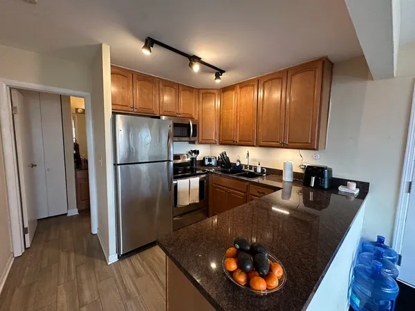 $1,650 | 5821 Oakwood Drive, Unit F, Lisle, IL 60532