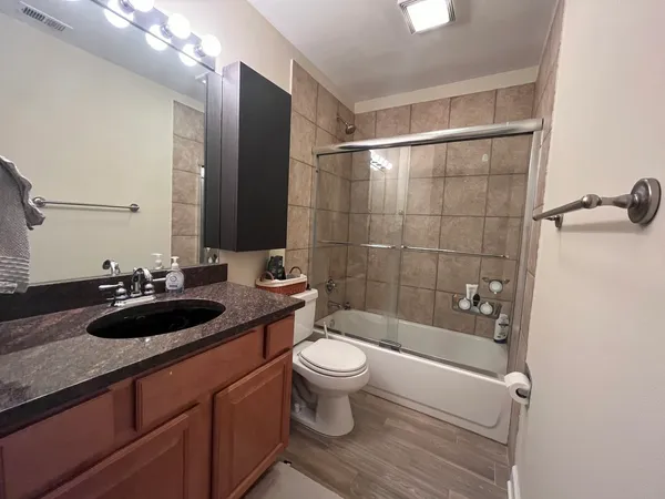 $1,650 | 5821 Oakwood Drive, Unit F, Lisle, IL 60532