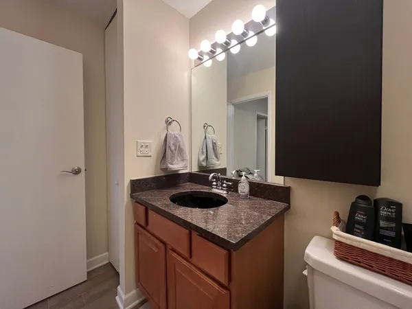 $1,650 | 5821 Oakwood Drive, Unit F, Lisle, IL 60532
