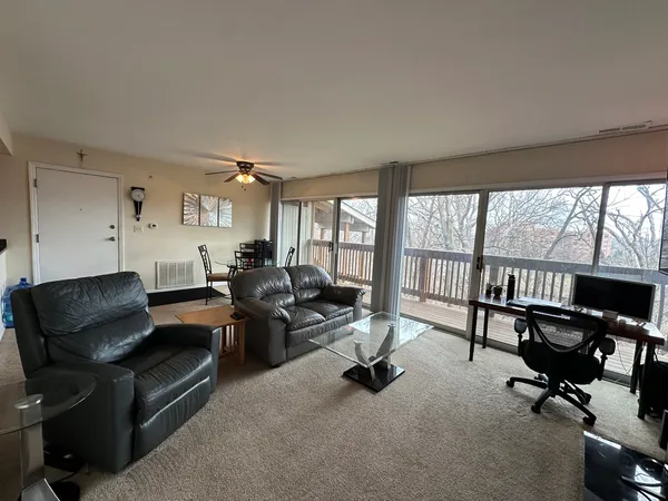 $1,650 | 5821 Oakwood Drive, Unit F, Lisle, IL 60532