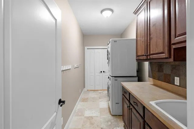 $560,000 | 110 Crestwood Estates, Pittsburg, KS 66762