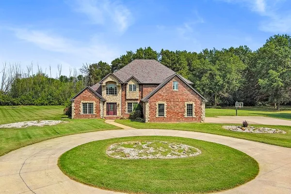 $520,000 | 110 Crestwood Estates, Pittsburg, KS 66762