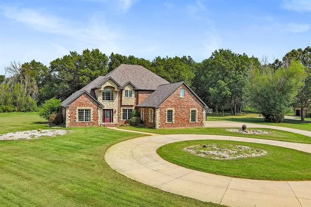 $560,000 | 110 Crestwood Estates, Pittsburg, KS 66762