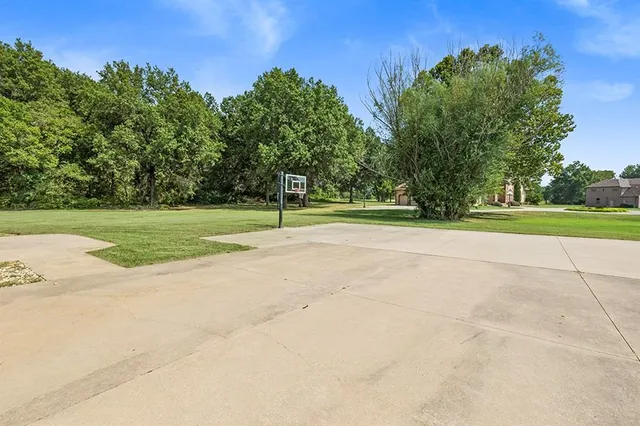 $560,000 | 110 Crestwood Estates, Pittsburg, KS 66762