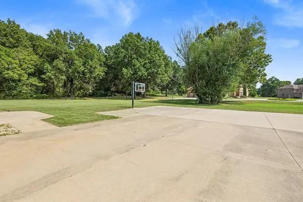 $520,000 | 110 Crestwood Estates, Pittsburg, KS 66762