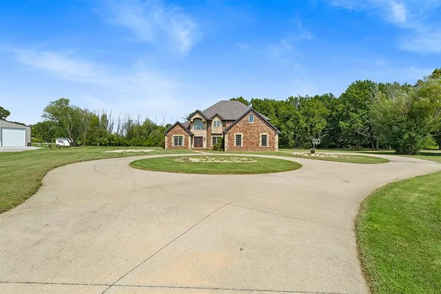 $560,000 | 110 Crestwood Estates, Pittsburg, KS 66762