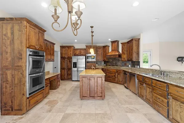 $520,000 | 110 Crestwood Estates, Pittsburg, KS 66762