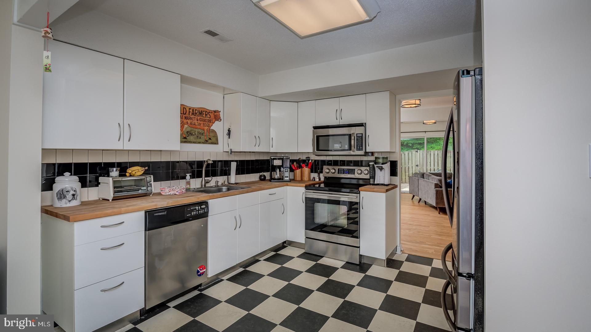 2318 Glade Bank Way Reston, VA 20191 - Photo 11 of 32