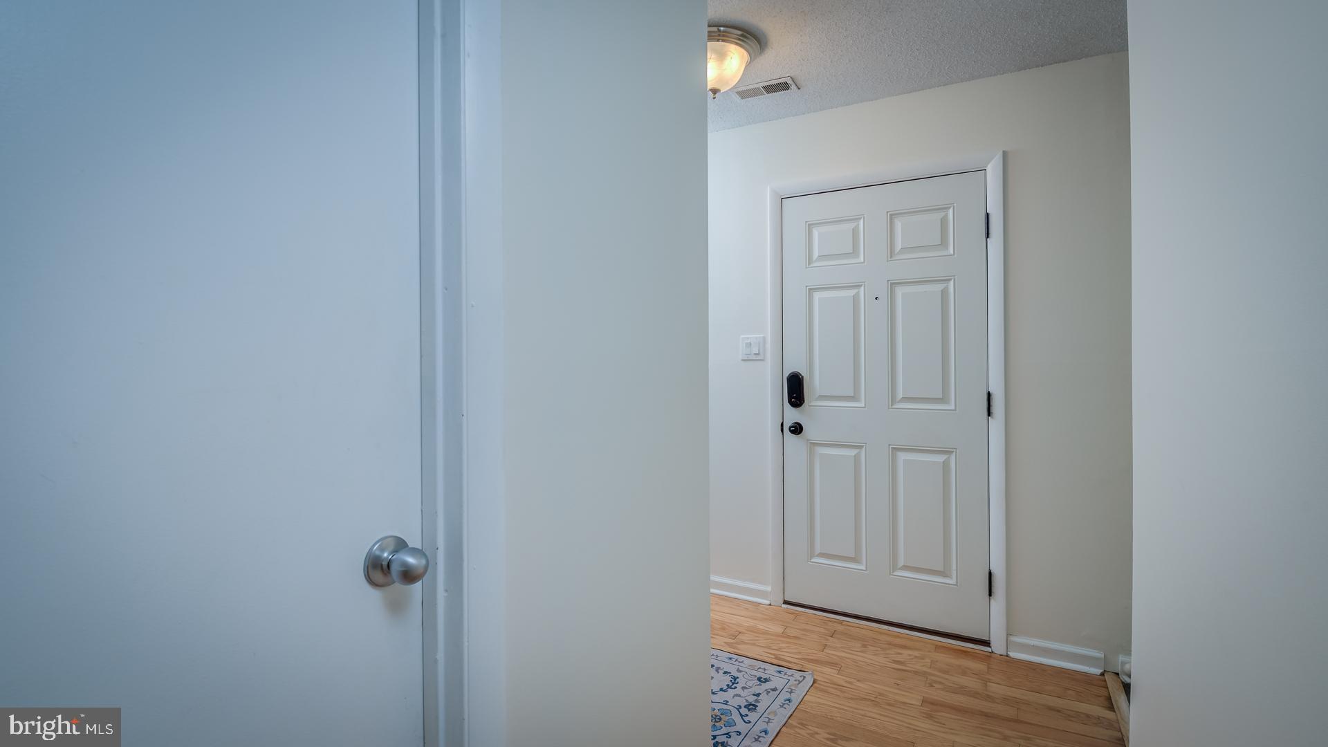 2318 Glade Bank Way Reston, VA 20191 - Photo 15 of 32