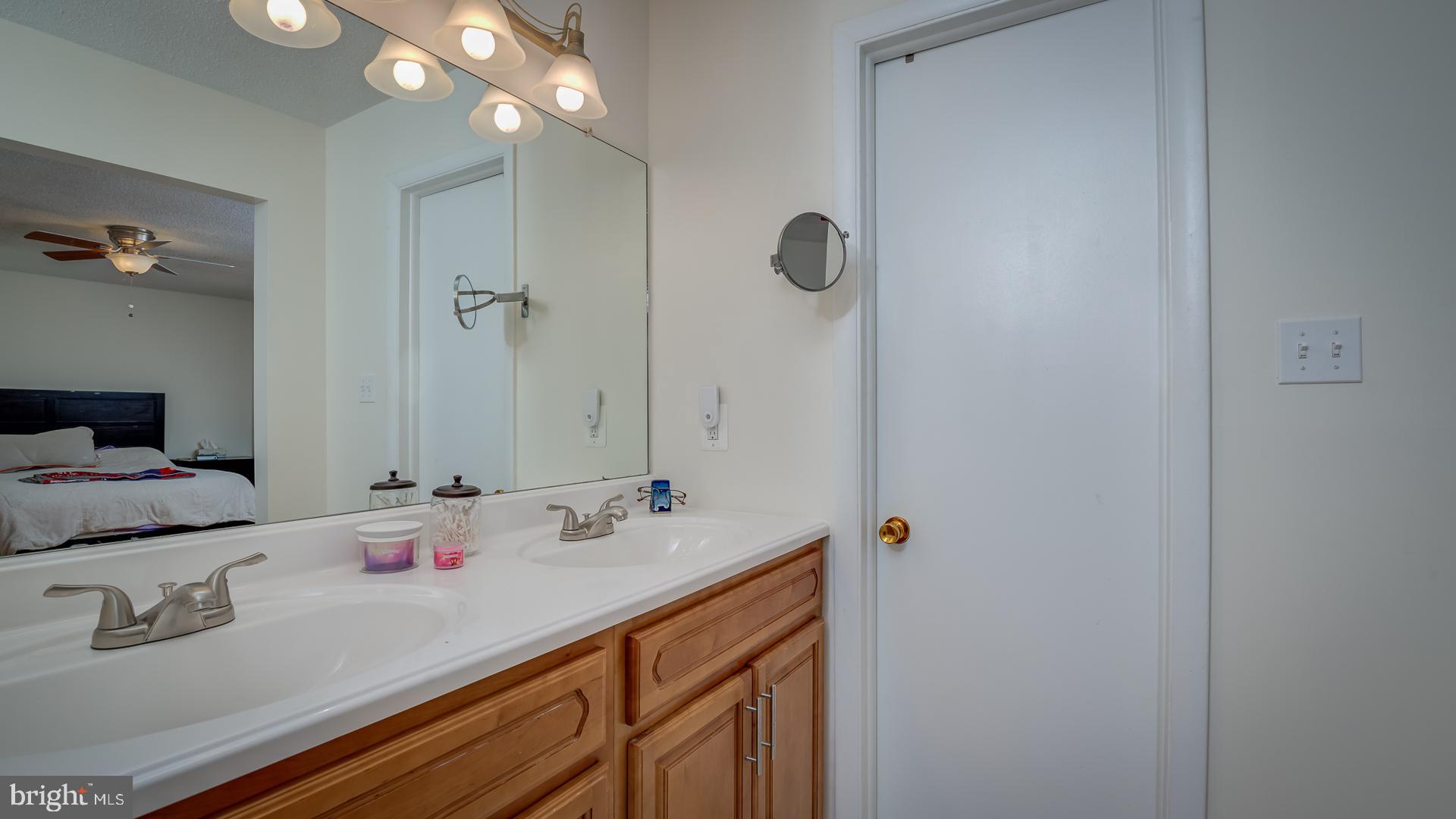 2318 Glade Bank Way Reston, VA 20191 - Photo 25 of 32