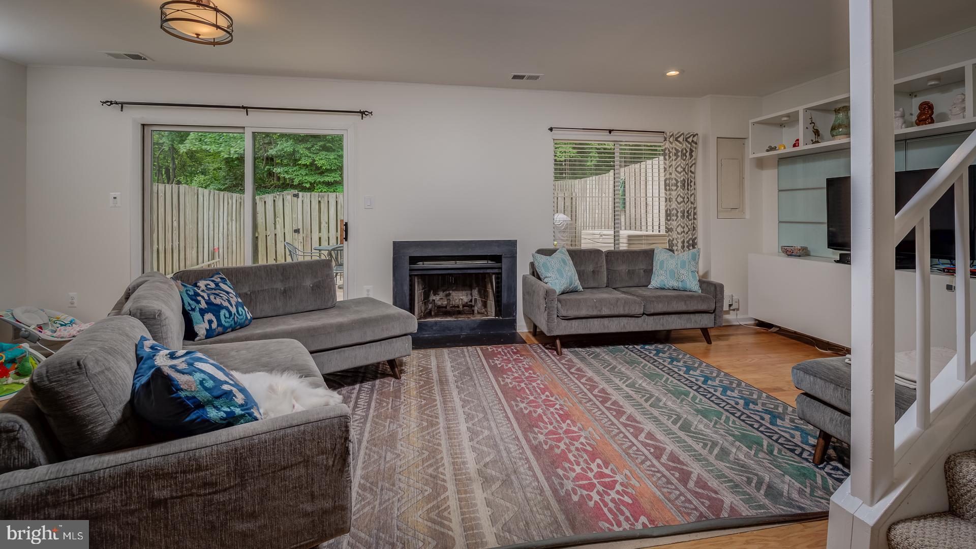 2318 Glade Bank Way Reston, VA 20191 - Photo 4 of 32