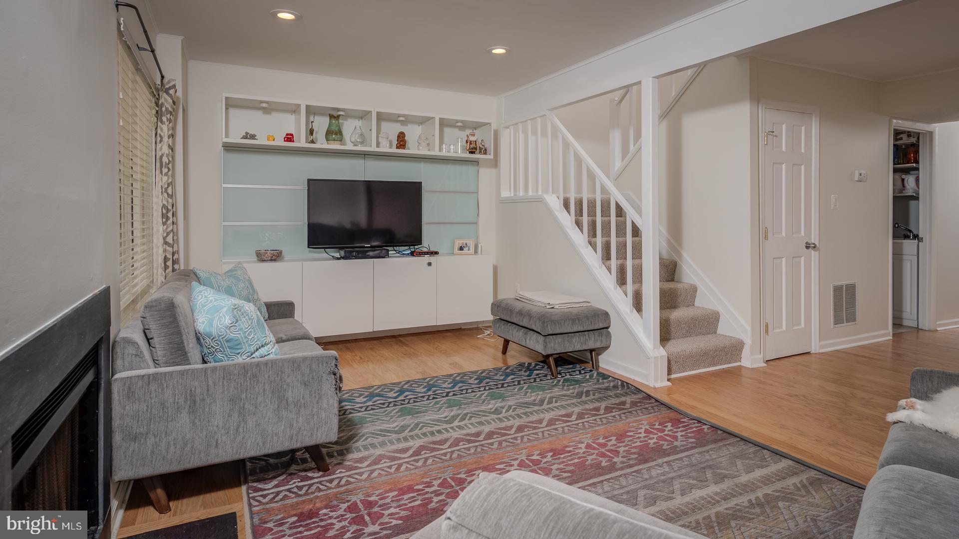 2318 Glade Bank Way Reston, VA 20191 - Photo 6 of 32